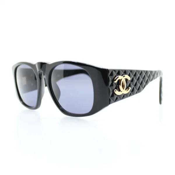 Chanel sunglasses with quilted side pattern and gold interlocking CC Chanel logo